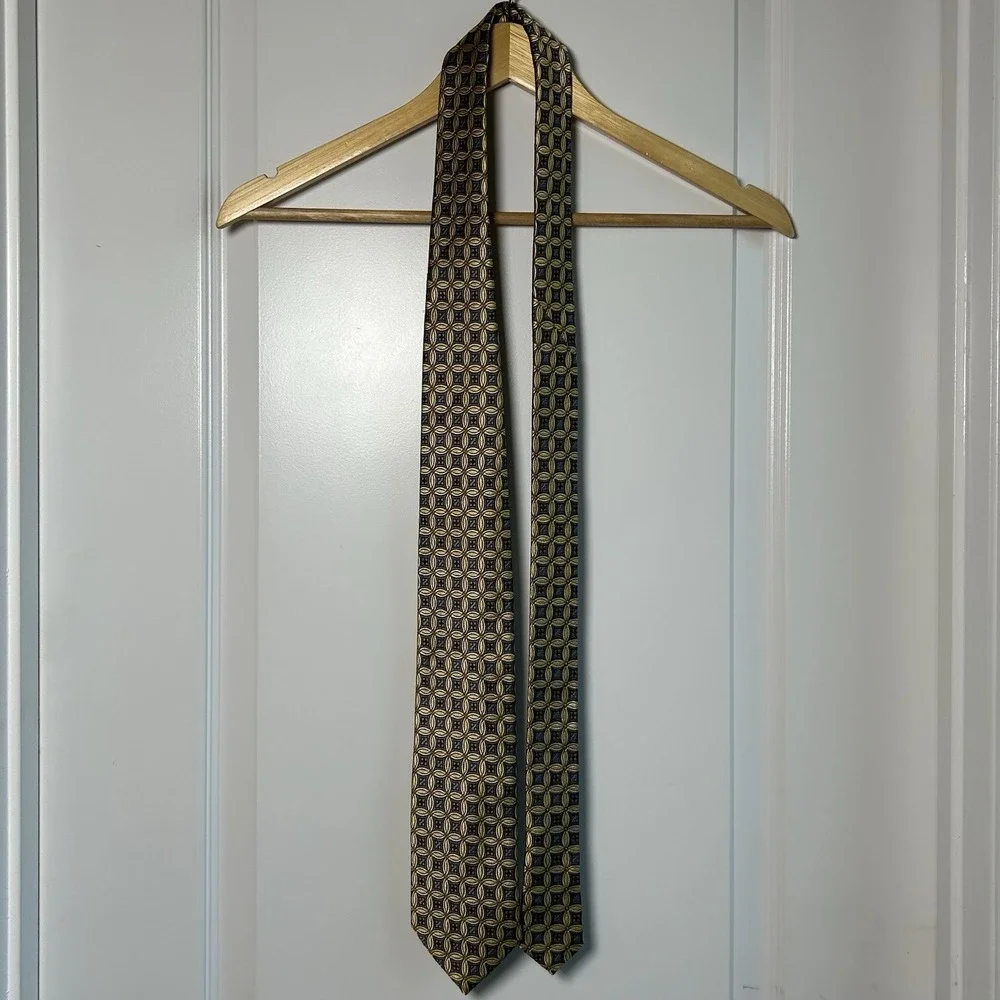 Jos. A. Bank Signature Gold 100% Silk Geometric Medallion Tie Quiet Luxury Style
